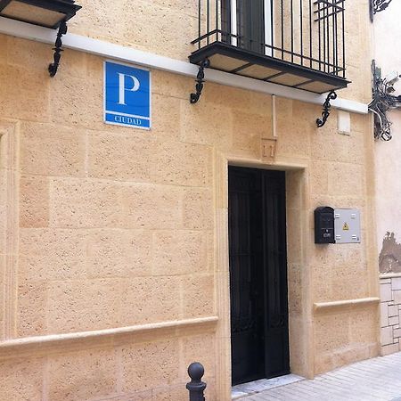 Pension Ruiz リナーレス エクステリア 写真